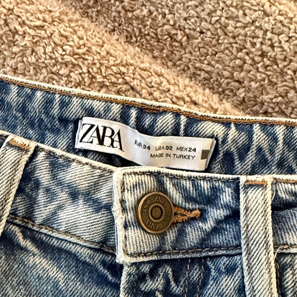 Zara High Waisted Straight Leg Jeans - Picture 4 of 6